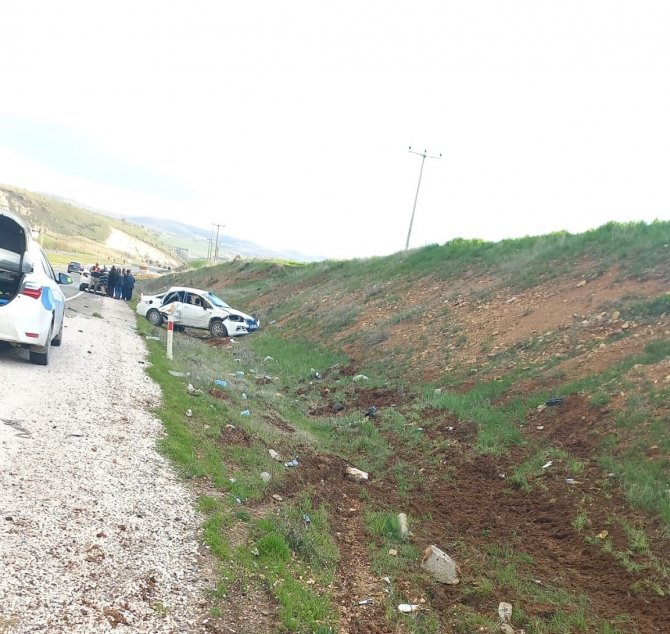 Otomobil Şarampole Devrildi: 6 Yaralı