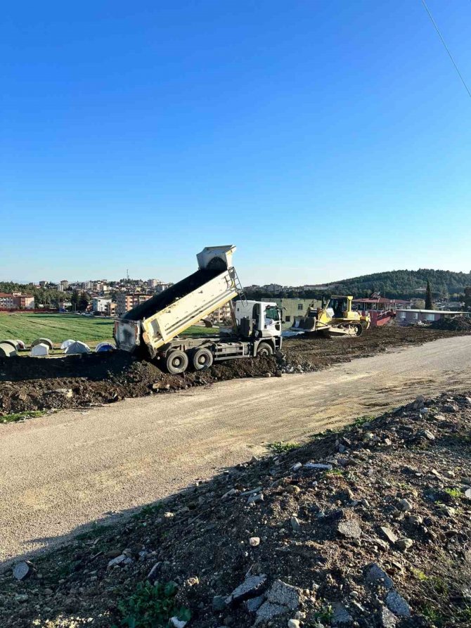 İ̇l Özel İ̇daresi Ekipleri Çadırkent Ve Konteyner Altyapı Çalışmalarını Sürdürüyor