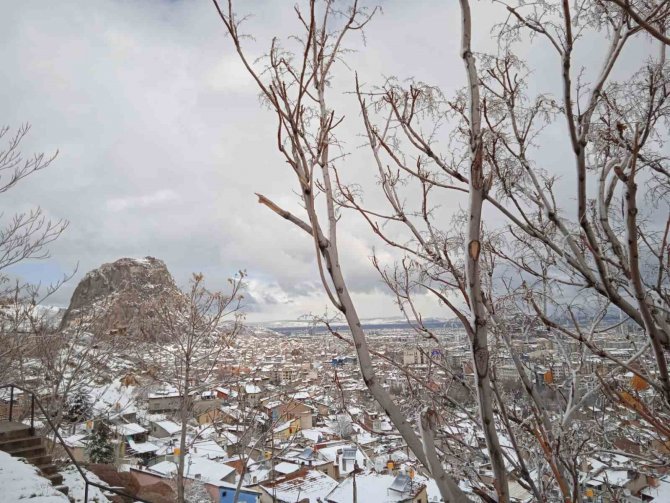 Afyonkarahisar’da Mart Ayında Yağan Kar ‘Şaşırtmadı’