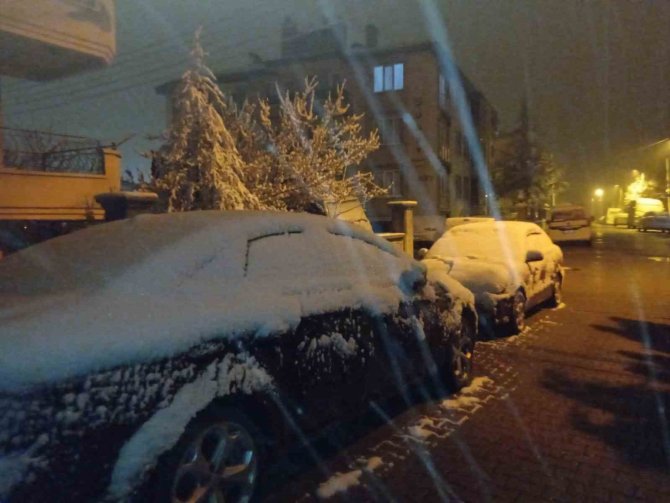 Afyonkarahisar’da Kar Yağışı Etkili Oldu