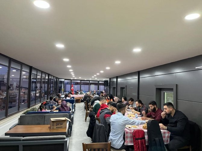 Ak Parti Depremzedeler İçin İftar Programı Düzenledi