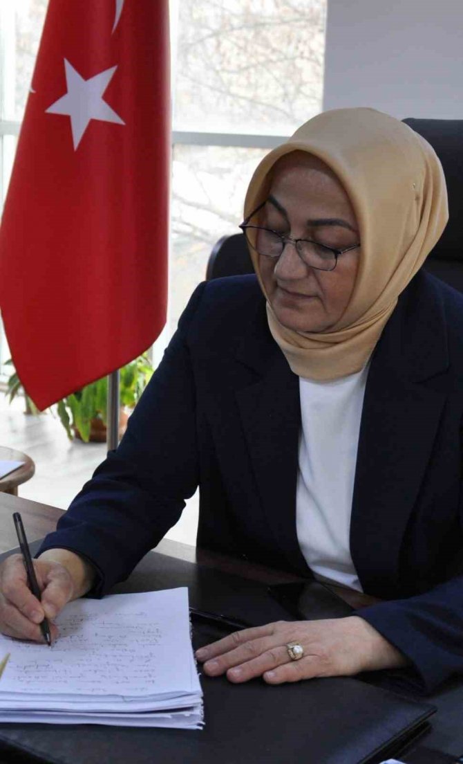 Selma Biçek, "Eğer Derdiniz Memleket İse Yapacak Çok İşiniz Vardır"