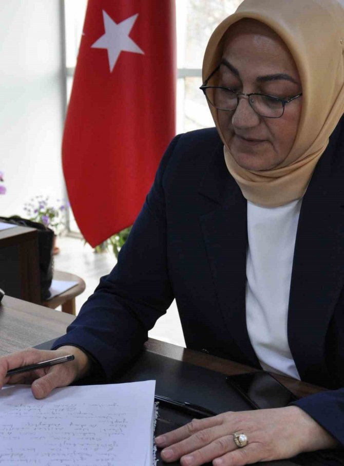 Selma Biçek, "Eğer Derdiniz Memleket İse Yapacak Çok İşiniz Vardır"