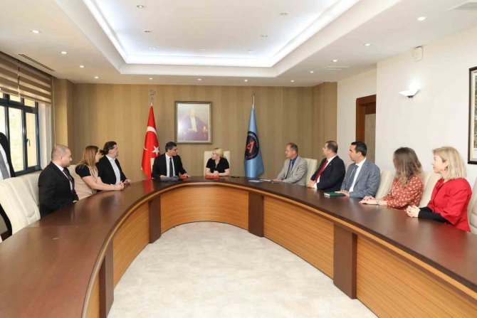 Akdeniz Üniversitesi İle Antgi̇ad Arasında İş Yeri Eğitimleri İçin İş Birliği