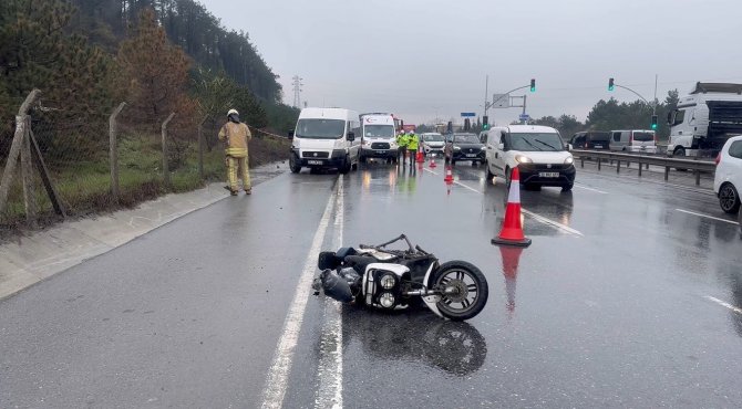 Arnavutköy’de Servis Aracı İle Çarpışan Motosiklet Sürücüsü Yaşamını Yitirdi