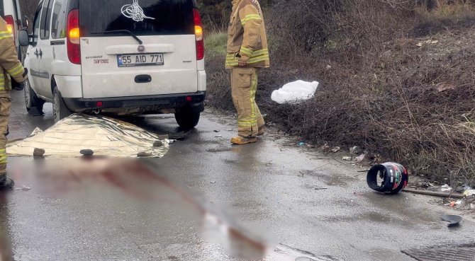 Arnavutköy’de Servis Aracı İle Çarpışan Motosiklet Sürücüsü Yaşamını Yitirdi