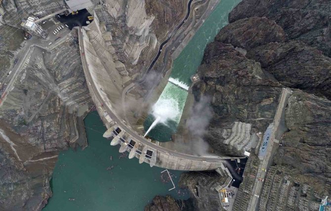 Yusufeli Barajı’nda Su Seviyesi 90 Metreyi Aştı