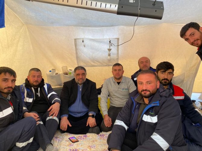 Depremzedelere Destek İçin Emekliliğini İstedi