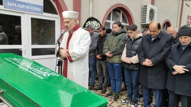 Oğlu Tarafından Bıçaklanarak Öldürülen Adam Son Yolculuğuna Uğurlandı