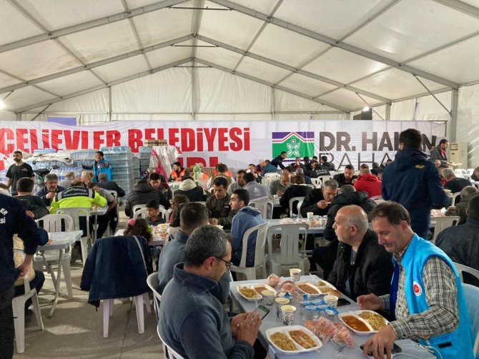Bahçelievler Belediyesi İftar Çadırlarını Deprem Bölgesinde De Kurdu