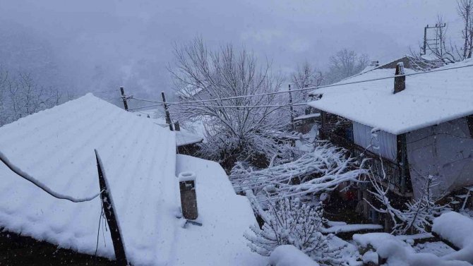 Balıkesir’de Mart Karı Yağdı