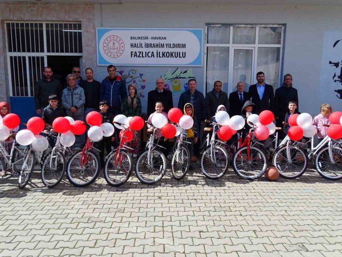 "Kütüphanesiz Okul Kalmayacak" Projesi İle Bisiklet Sahibi Oldular