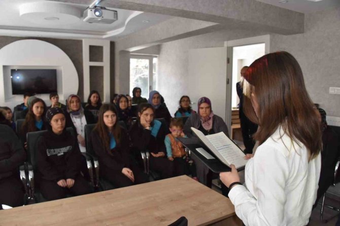 Yunusemre Belediyesinden Barbaroslu Öğrencilere Eğitim Koçluğu