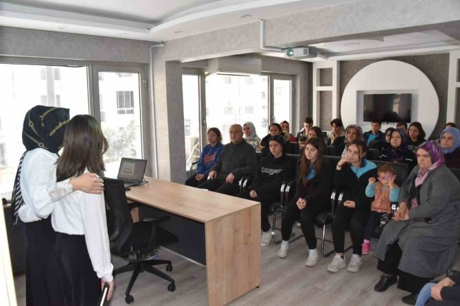 Yunusemre Belediyesinden Barbaroslu Öğrencilere Eğitim Koçluğu