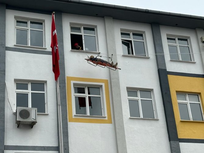 Bayrampaşa’da Lisede Acil Durum Ve Afet Tatbikatı Gerçekleştirildi