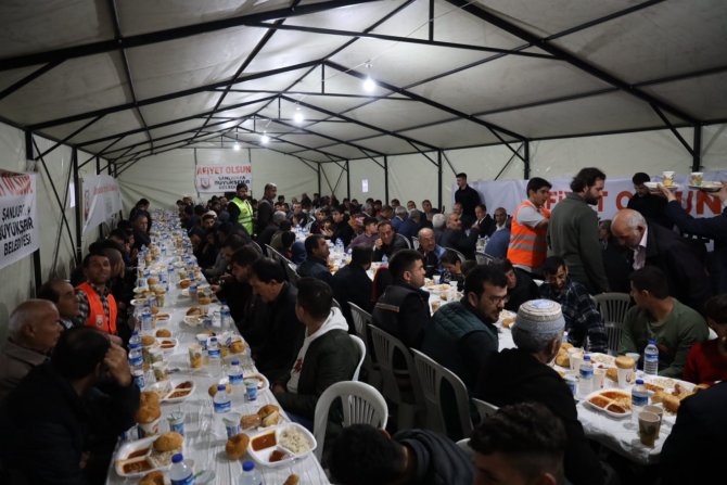 Beyazgül Suruç’ta Vatandaşlarla İftar Açtı