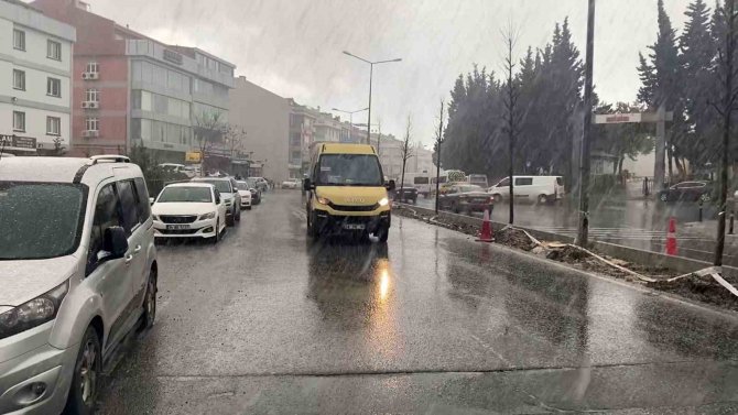 Beylikdüzü’nde Dolu Yağışı