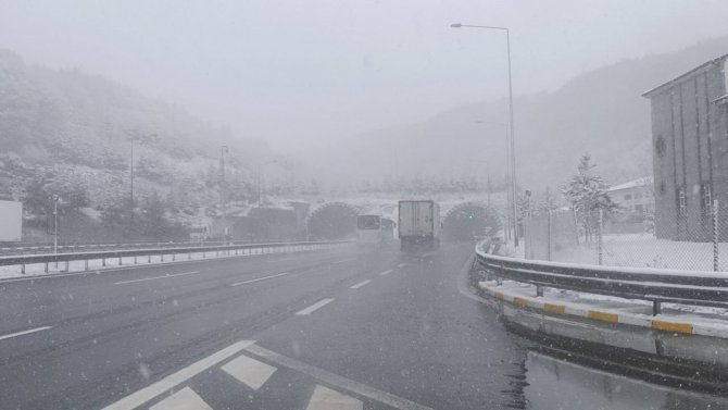 Bolu Dağı’nda Kar Yağışı Etkili Oluyor