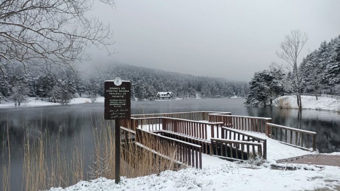 Gölcük Tabiat Parkı Beyaz Örtüyle Kaplandı