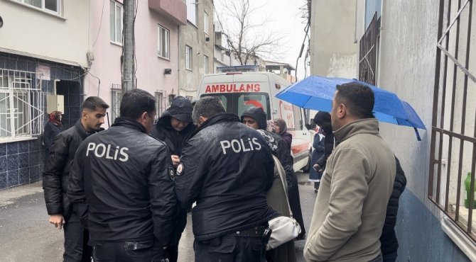 Bursa’da Korkutan Yangın: Yatalak Nine Ve Torunu Evden Son Anda Çıkartıldı