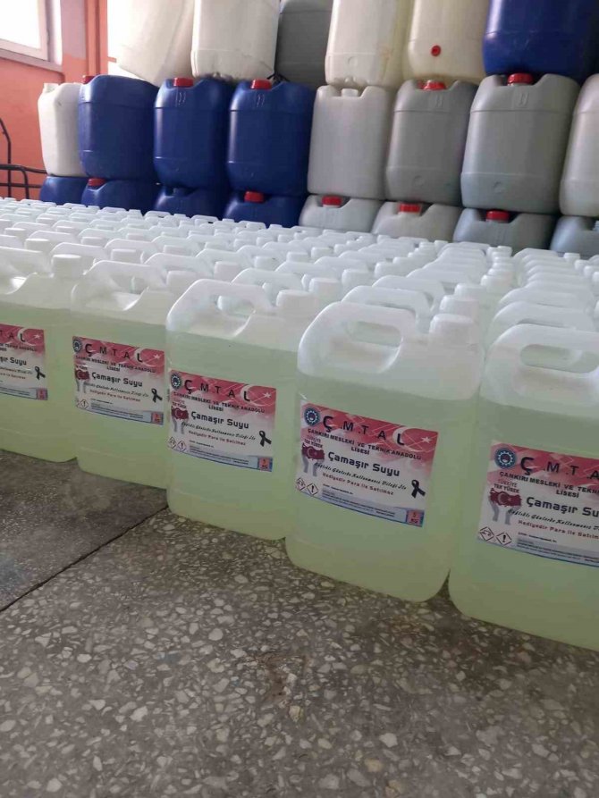 Lise Öğrencileri Depremzedeler İçin Yüzlerce Litre Hijyen Malzemesi Üretti