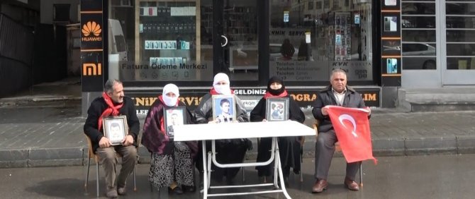 Aileler Fırtınaya Rağmen Eylemlerine Devam Etti