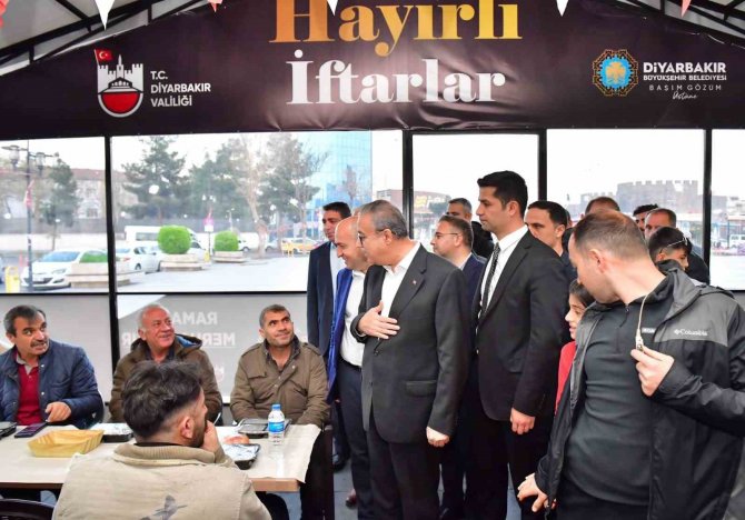 Diyarbakır’da İftar Çadırları Günlük 6 Bin Kişiye Hizmet Veriyor