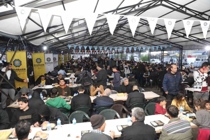 Diyarbakır’da İftar Çadırları Günlük 6 Bin Kişiye Hizmet Veriyor