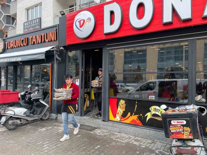 Kar Yağdı, Sokak Hayvanları Unutulmadı