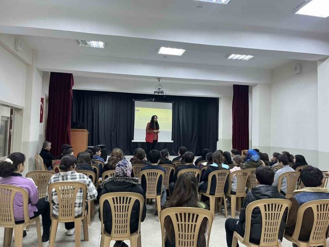 Öğrencilere Akran Zorbalığı Eğitimi