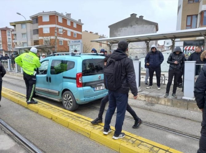 Tramvay Yolundan Giden Aracın Çarptığı 17 Yaşındaki Kader Hayatını Kaybetti