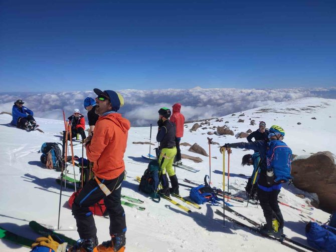Fransız Kayakseverler Süphan Dağı’nda Kaydı