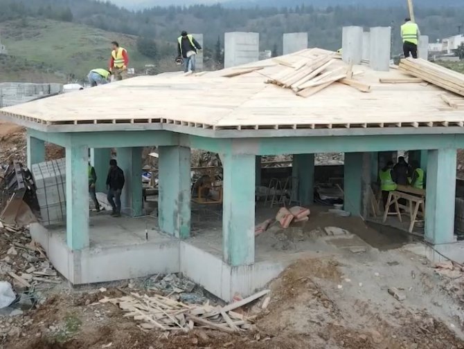 Nurdağı’nda Yöresel Mimariye Uygun Tek Katlı Köy Evleri Yükseliyor