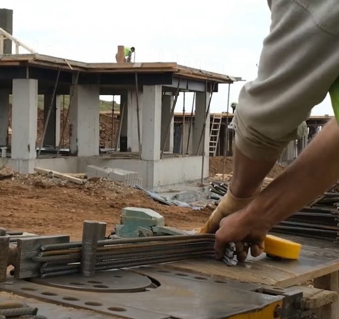 Nurdağı’nda Yöresel Mimariye Uygun Tek Katlı Köy Evleri Yükseliyor