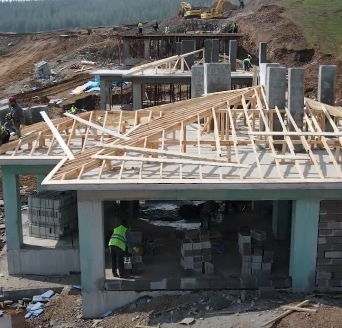 Nurdağı’nda Yöresel Mimariye Uygun Tek Katlı Köy Evleri Yükseliyor