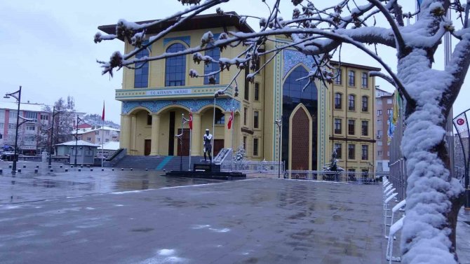 Geceden Sabaha Kadar Yağan Kar Sonrası Şehir Eşsiz Güzelliğe Büründü