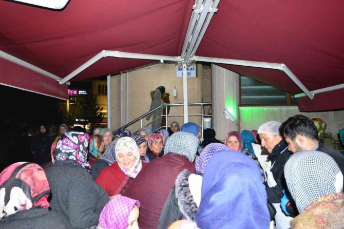 Gediz Depreminin Yıl Dönümünde Helva İkramı