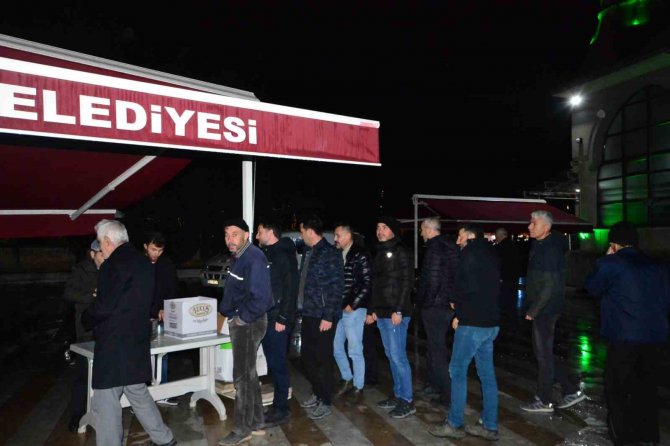 Gediz Depreminin Yıl Dönümünde Helva İkramı