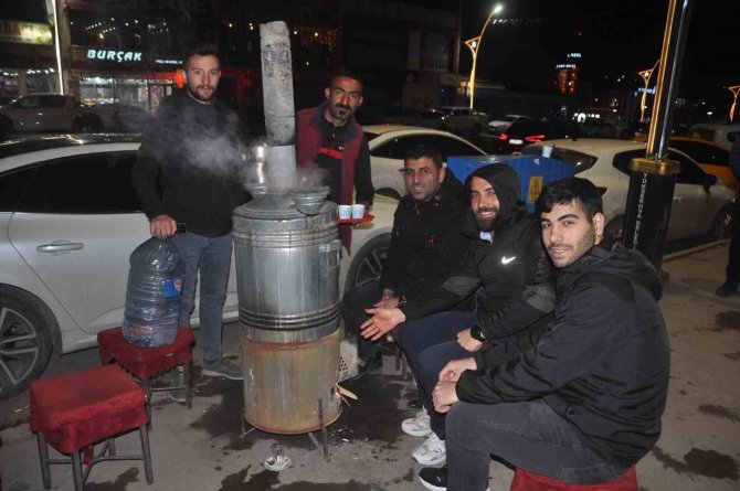 Yüksekova’da Renkli Ramazan Geceleri