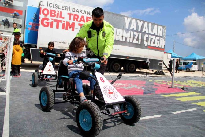 Hatay’da Depremzede Çocuklar Hem Eğlendi Hem Öğrendi