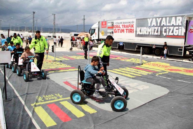 Hatay’da Depremzede Çocuklar Hem Eğlendi Hem Öğrendi