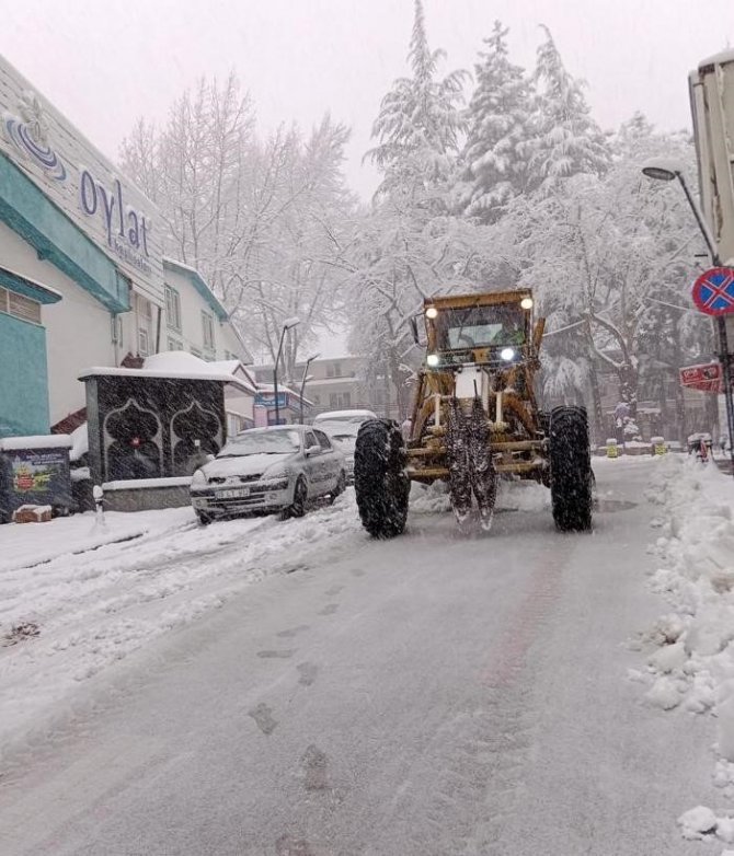 İ̇negöl’de Kar Yağışına Anında Müdahale