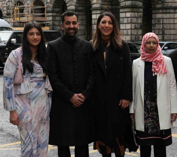 İ̇skoçya’nın Yeni Başbakanı Yousaf, Yemin Ederek Göreve Başladı