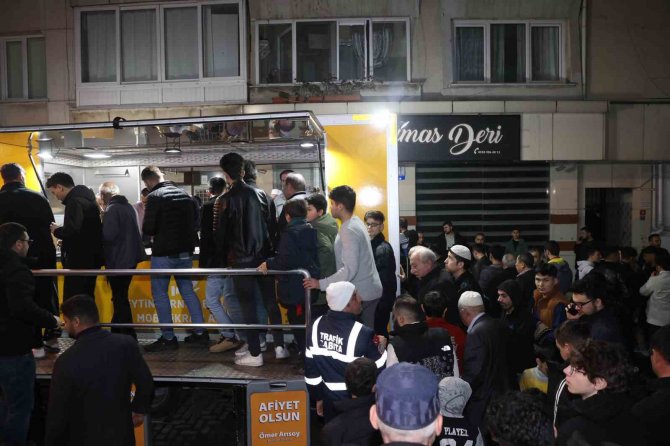 Zeytinburnu’nda İftarda Çorba, Yatsıda Salep İkramı