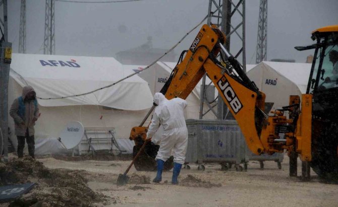 Deprem Bölgesi Hatay’da Sağanak Yağış Ve Fırtına Etkili Oluyor