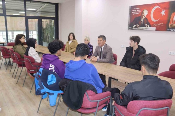 Üniversite Sınavına Hazırlanan Depremzede Öğrencilere Kitap Desteği