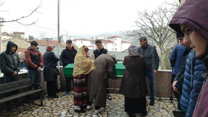 Oğlu Tarafından Bıçaklanarak Öldürülen Adam Son Yolculuğuna Uğurlandı
