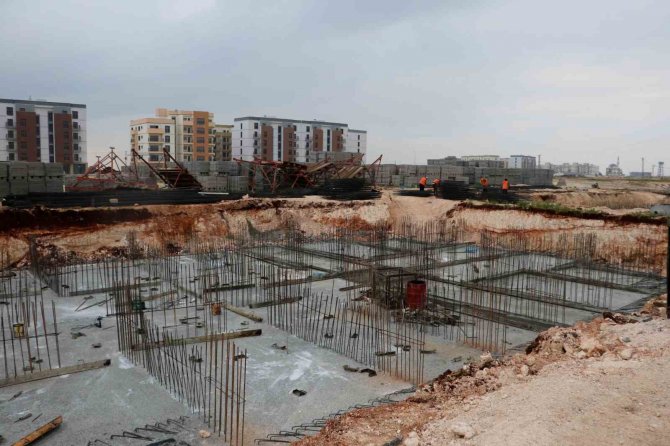 Adana’da Depremzedelere Verilecek Toki̇ Konutlarının Yapımına Başlandı