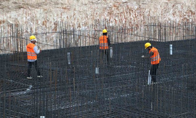Adana’da Depremzedelere Verilecek Toki̇ Konutlarının Yapımına Başlandı