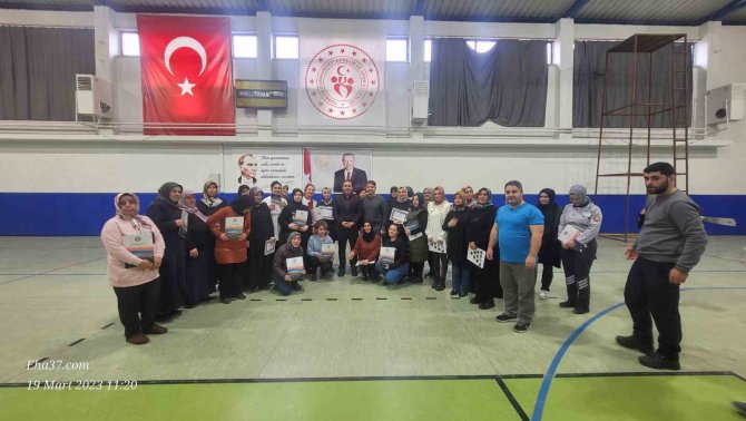 2,5 Saatte Binden Fazla Ürünü Satarak Gelirini Depremzedelere Bağışlayan Kadınlara Teşekkür Belgesi